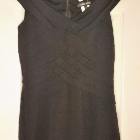 Tadashi SHOJI Black Off Shoulder Dress size M - Picture 9 of 16